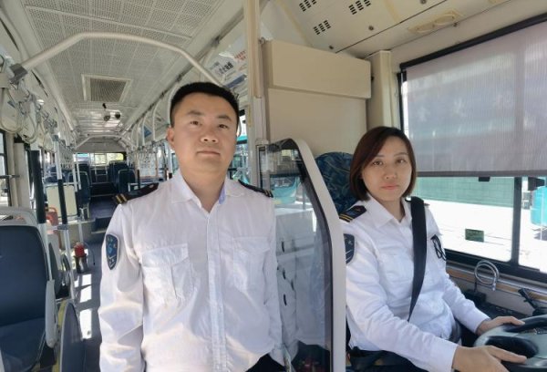 创通网 济南公交夫妻档的坚守，劳动节“车厢内的浪漫”